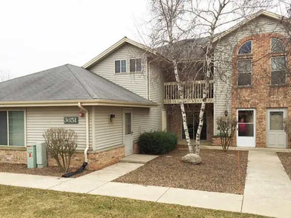 3651 E Barbara Ct, Oak Creek, WI 53154