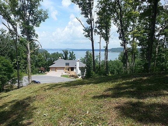 2nd image of 10 Arrowhead Dr