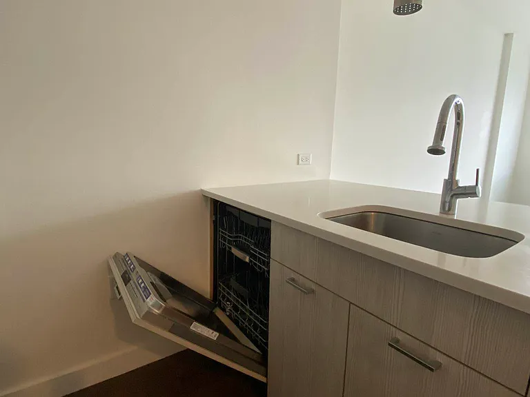 34-32 35th St #6-D — Photo 5