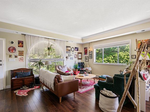 5th image of 2630 Victor St