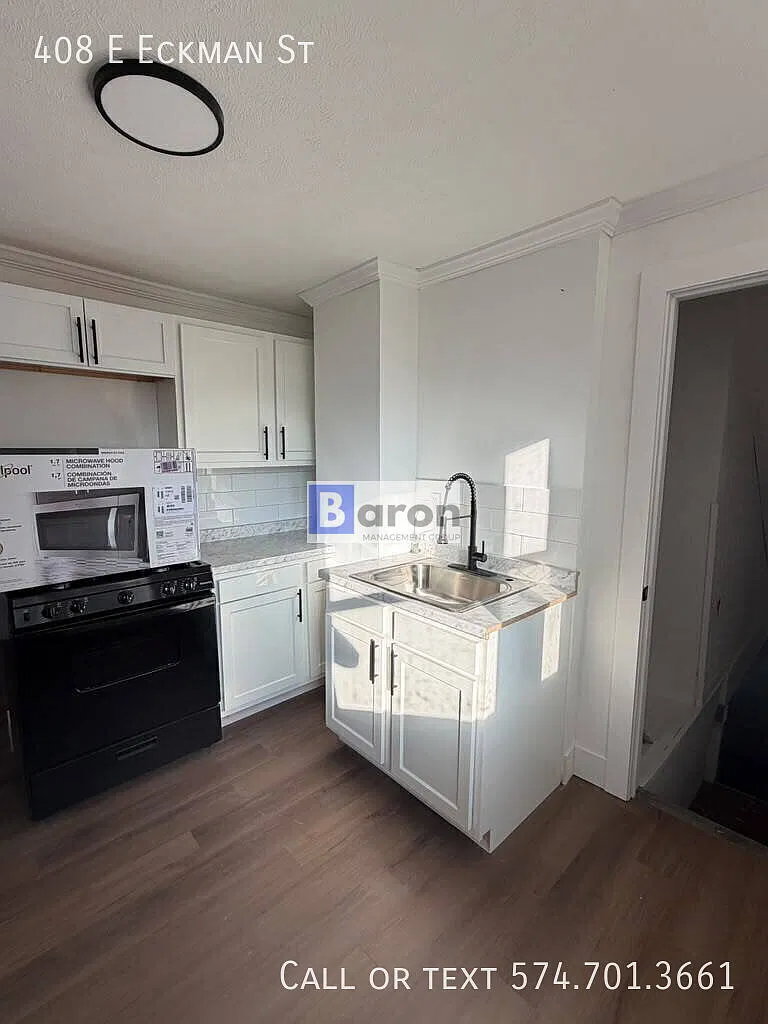 "Charming 3-Bedroom Home in South Bend with Spacious Layout & Modern Comforts at 408 E Eckman St!" — Photo 1