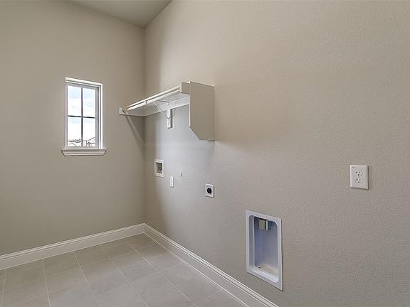 5th image of 713 Waterford Way