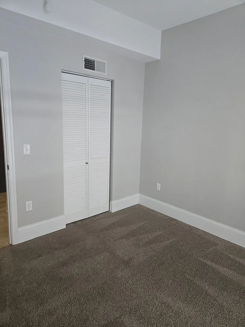 Market View Place - Downtown Living + $100/Month Parking Credit for 12 Months — Photo 2