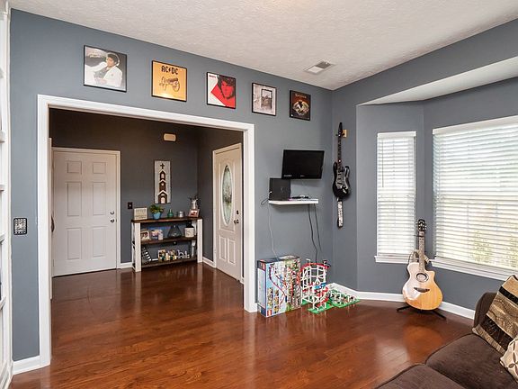 5th image of 532 Callie Ave