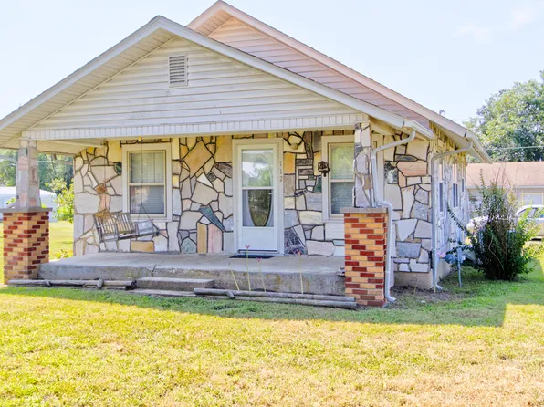 712 West Street, Stockton, MO 65785