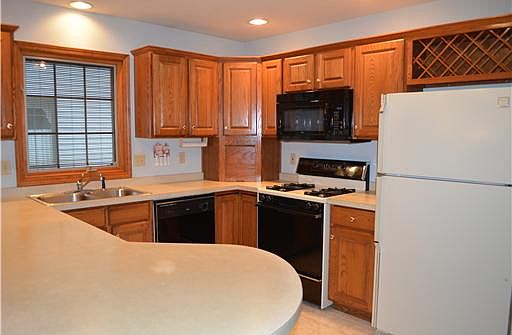 3rd image of 3450 Creekwater Ln