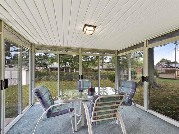 5th image of 21920 Elizabeth Ave