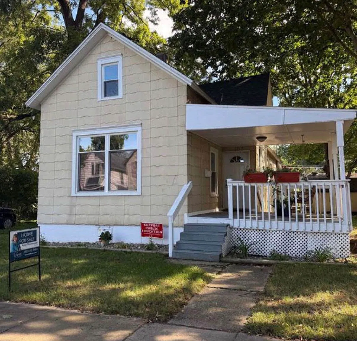 3 bed, 1254 sqft, $1,950 — Photo 1
