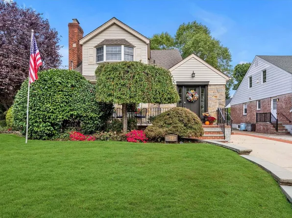 74 Carol Street, Lynbrook, NY 11563