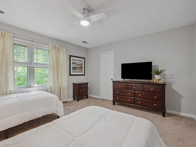 107 Barbary Ct — Photo 28