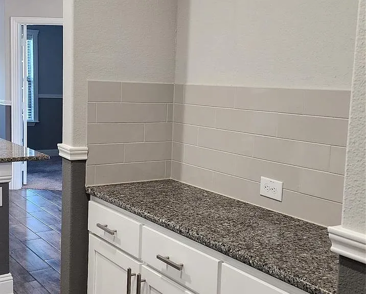 702 Amber Dr — Photo 8