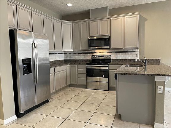 5th image of 5045 Walker St