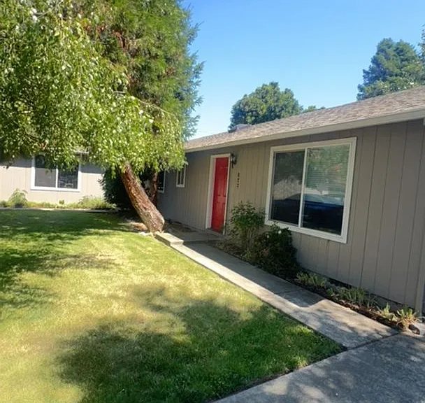 4262-14t - 627,629 Balsam Rd — Photo 1