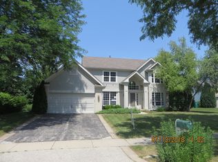 581 Chestnut Ct, Wauconda, IL 60084