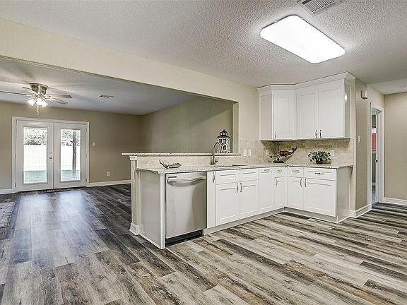 5th image of 2705 Belmont St