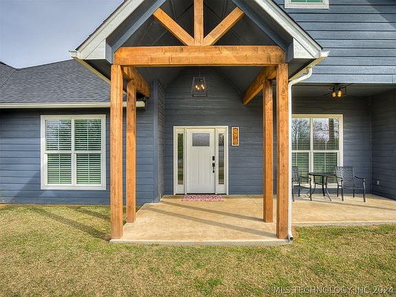 3rd image of 972 Creek Dr