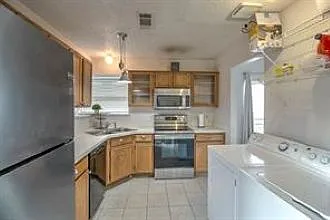 201 Teakwood Ln — Photo 10