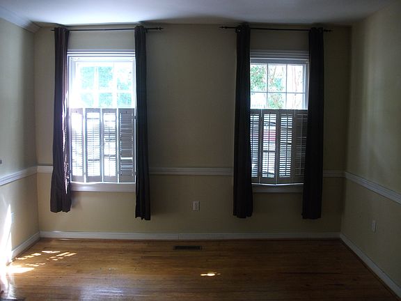 2nd image of 2618 E Clay St