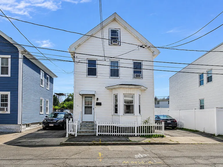 27 Franklin Ave — Photo 1