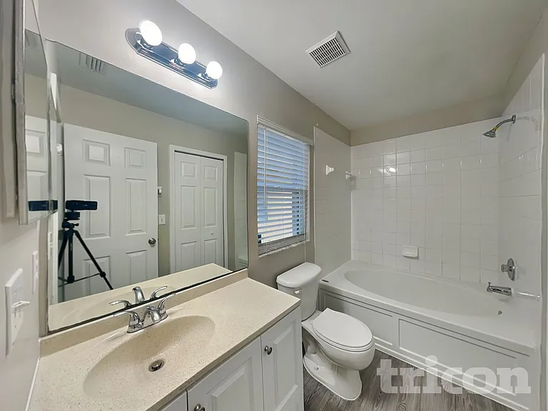 11759 Lynmoor Dr — Photo 2