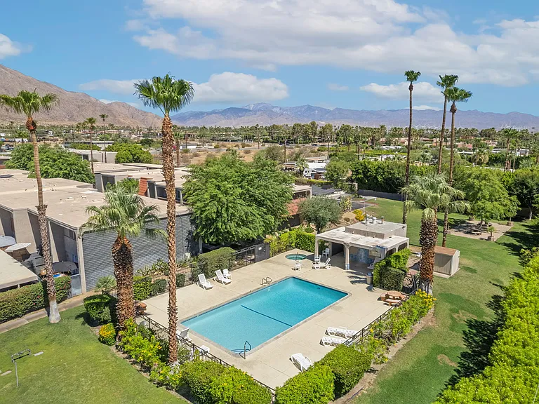 2298 N Indian Canyon Dr #E — Photo 23