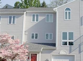 1753 Creek Vista Dr, New Cumberland, PA 17070
