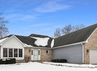 1460 Plum Grove Ct, Carol Stream, IL 60188