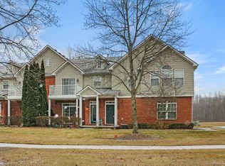 29851 Trail Creek Dr, New Boston, MI 48164