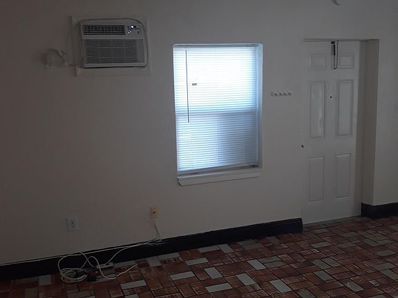 3rd image of 1712 NW 9th Ave
