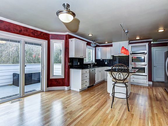 3rd image of 4010 52nd St NE