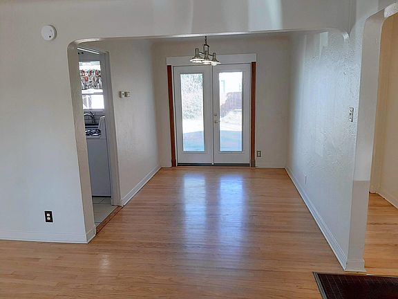 4th image of 808 Carlisle Blvd NE