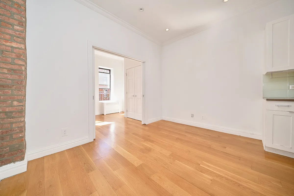 Building Photo - 321 E 78th St #4B