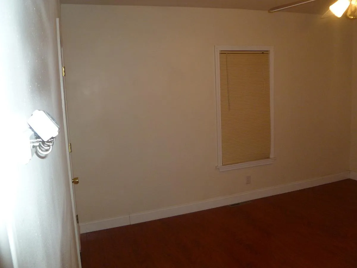 3 bed, $1,200 — Photo 2