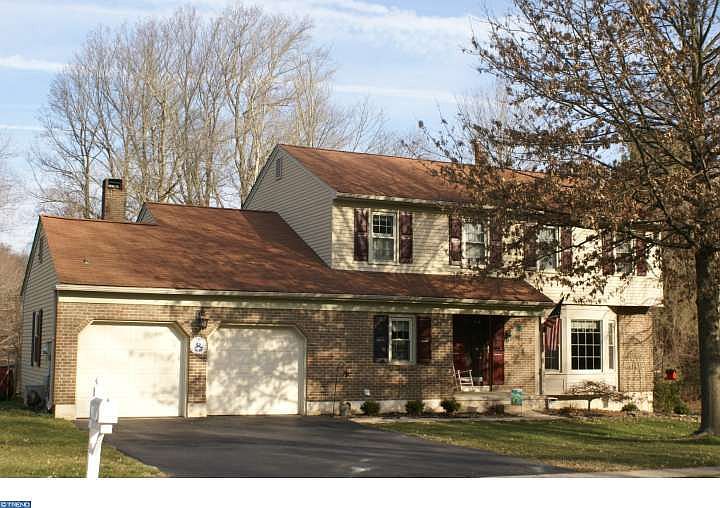 1st image of 2 Tall Oaks Dr