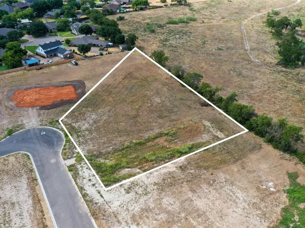 30 Pareya Cir, West, TX 76691