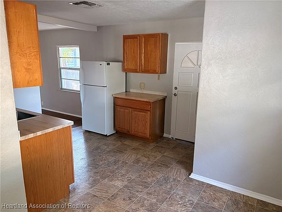 5th image of 228 Magnolia Ave