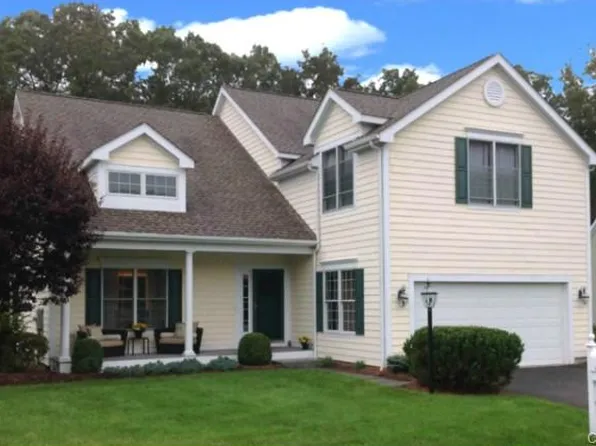 4 Black Swan Ct, Brookfield, CT 06804