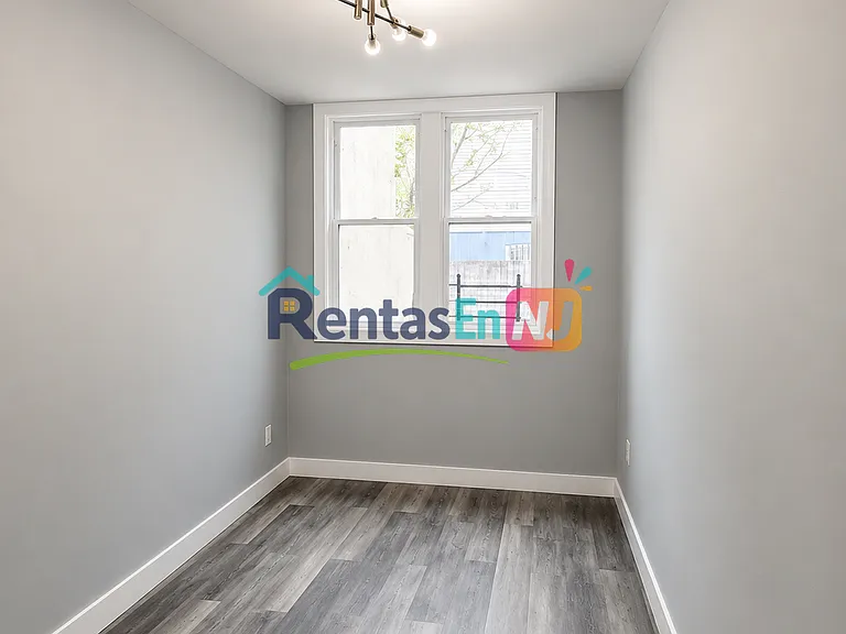 235 2nd St #2B — Photo 5