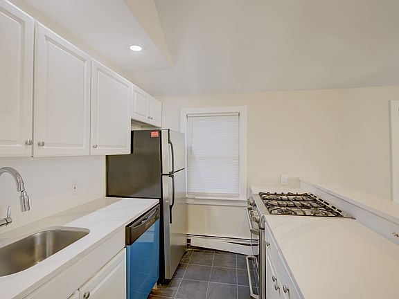 3rd image of 26 Ohio Ave Floor 2