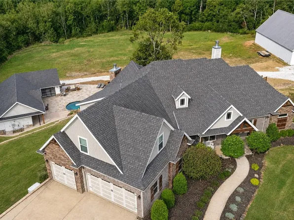 2413 E Autumn View Dr, Fayetteville, AR 72701