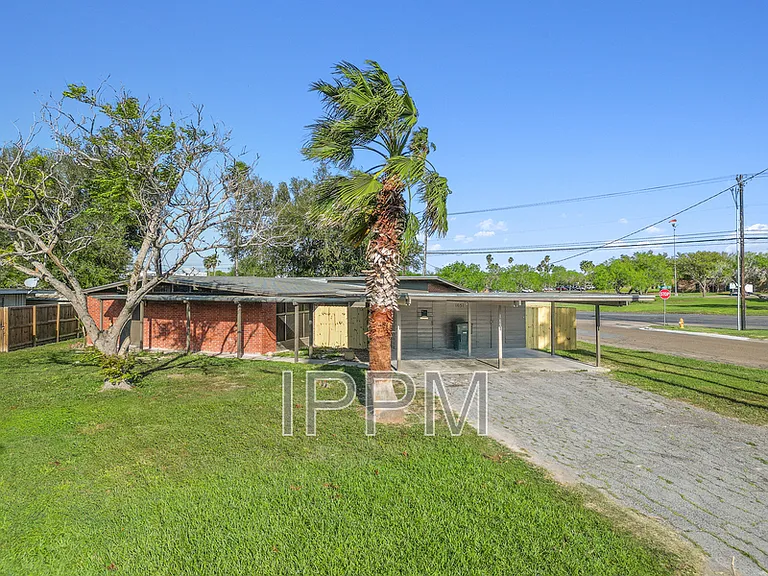 1651 Hamilton St — Photo 3