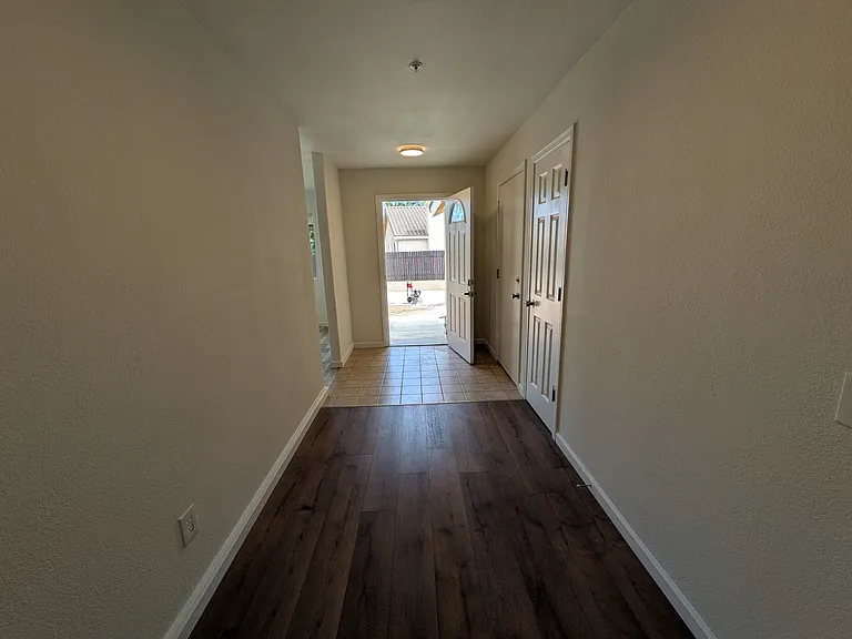 Hildale Cir — Photo 29