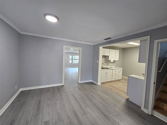 3rd image of 314 W Clarendon Dr