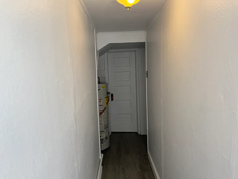 2 story 2 Bed / 2 Bath Charming Dowtown Cottage - Just-Renovated — Photo 11