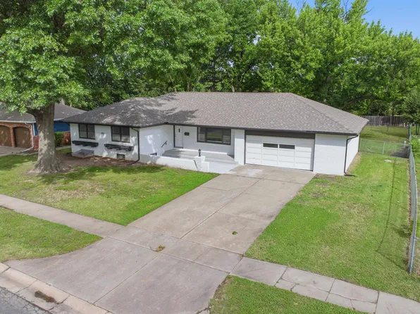 6720 E Zimmerly St, Wichita, KS 67207