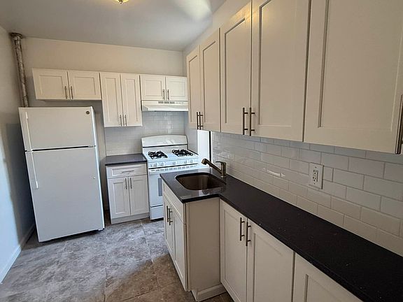 2nd image of 2718 Morris Ave #4A