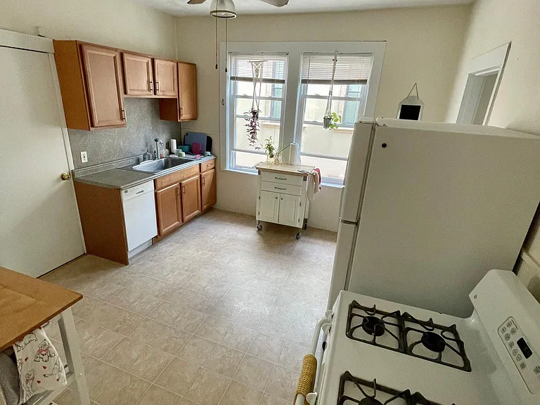 201 Rawson Rd #3 — Photo 9