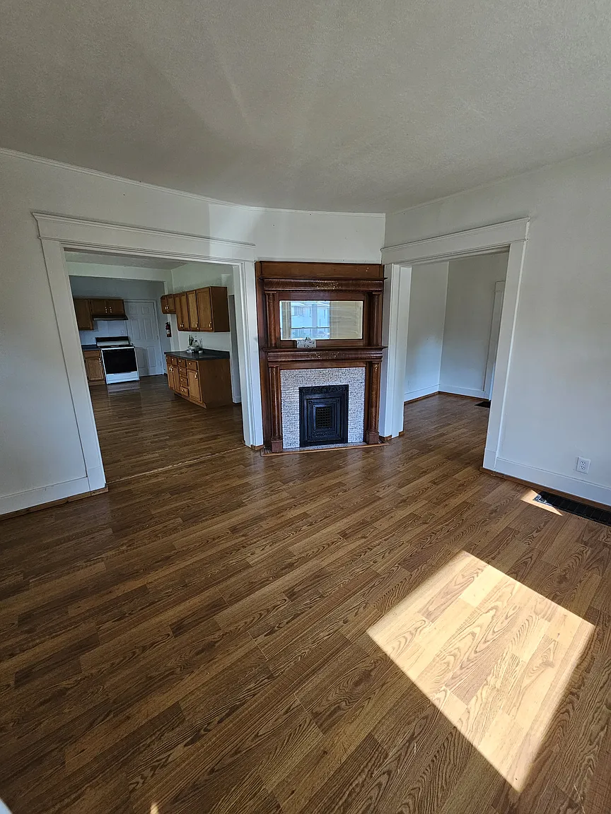 27 Hawthorne St photo 1