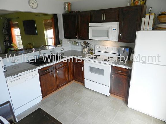 5th image of 140 Brookfall Dr