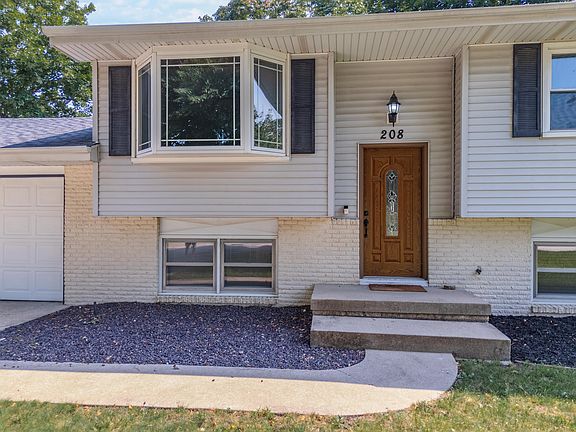 Welcome to 208 Edwards - Ring security camera included for your convenience.